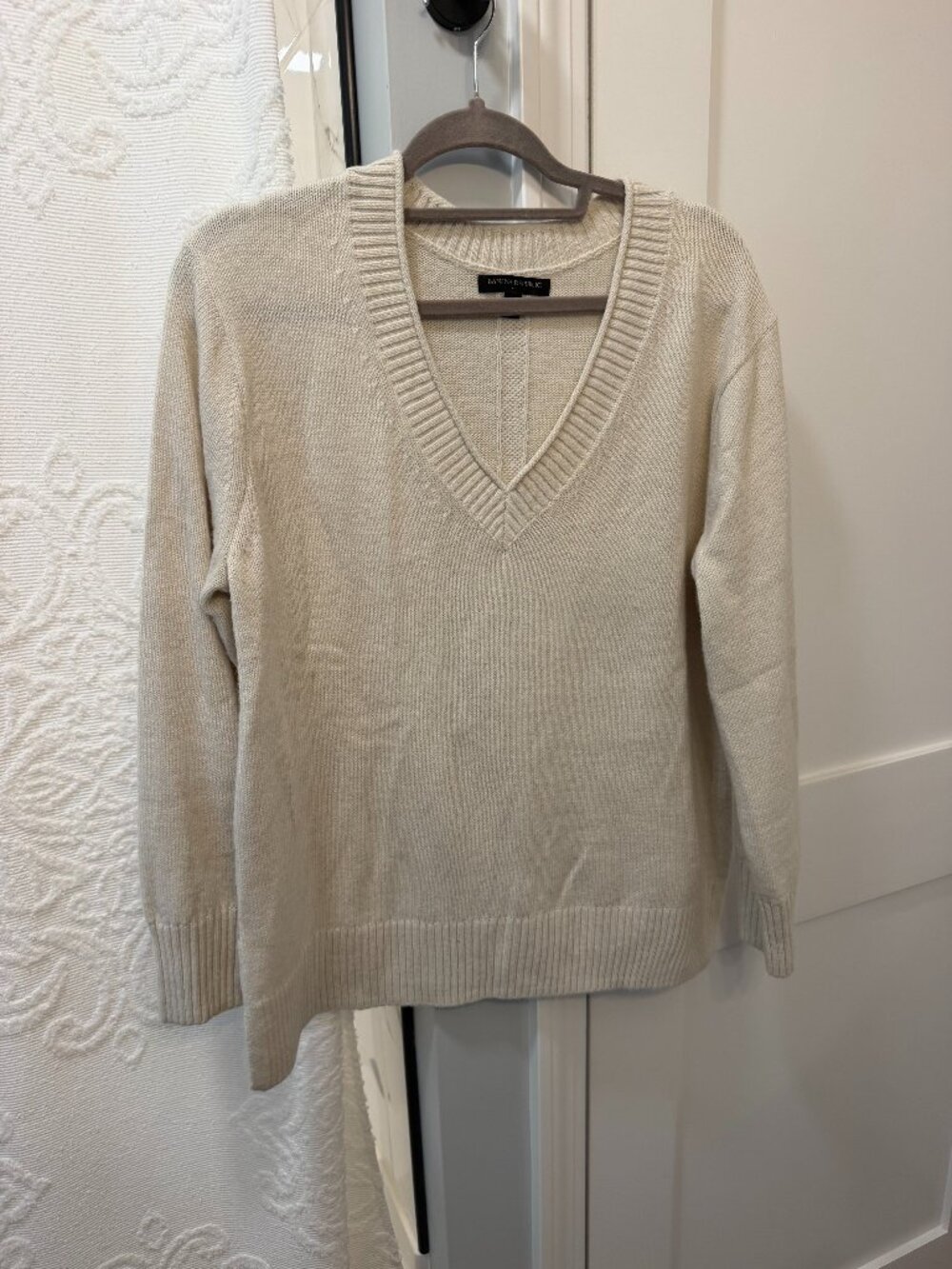 Banana Republic women's off white sweater size L